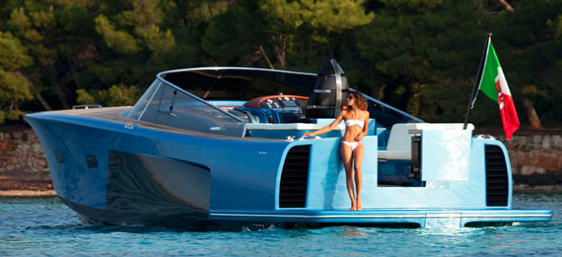 Mit einem Boot, das wie die Maxi Dolphin MD51 Exklusivität, Stil und exorbitanten Wohlstand ausstrahlt, kann man bei der Suche nach einem Männermagneten eigentlich nichts falsch machen