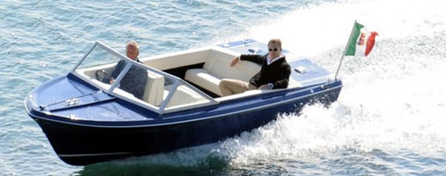 Bond-Klischee ungefiltert: Die altbacken wirkende, aber superb restaurierte Sunseeker Sovereign 17